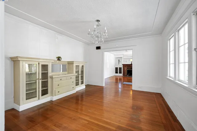 $925,000 | 57 Entrada Avenue, Oakland, CA 94611