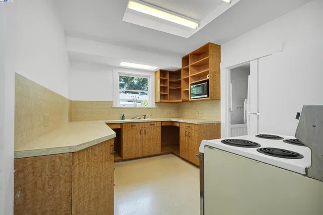 $925,000 | 57 Entrada Avenue, Oakland, CA 94611