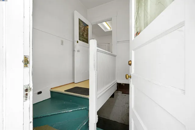 $925,000 | 57 Entrada Avenue, Oakland, CA 94611