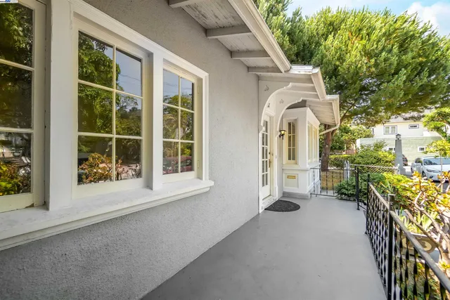 $925,000 | 57 Entrada Avenue, Oakland, CA 94611