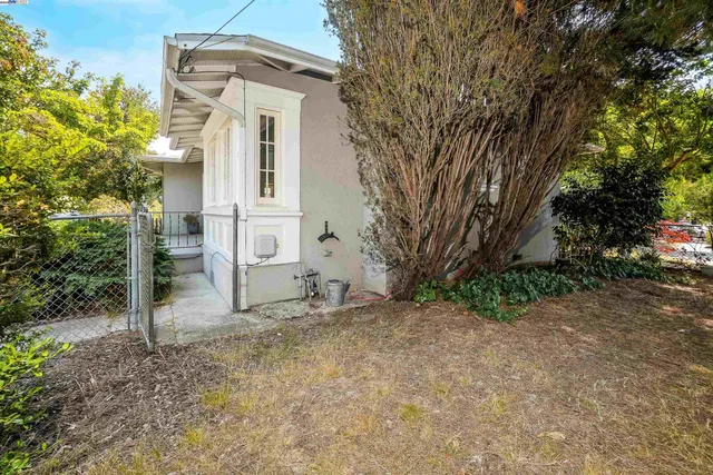$925,000 | 57 Entrada Avenue, Oakland, CA 94611