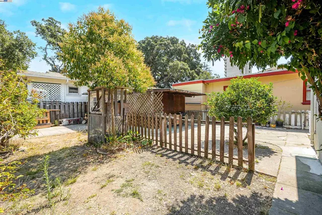 $925,000 | 57 Entrada Avenue, Oakland, CA 94611