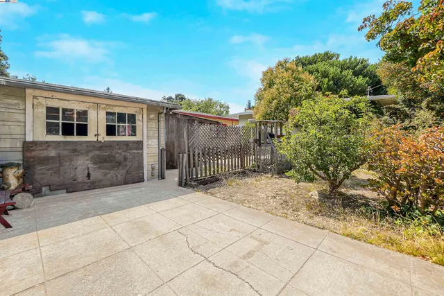 $925,000 | 57 Entrada Avenue, Oakland, CA 94611