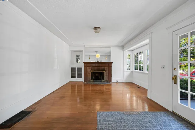 $925,000 | 57 Entrada Avenue, Oakland, CA 94611