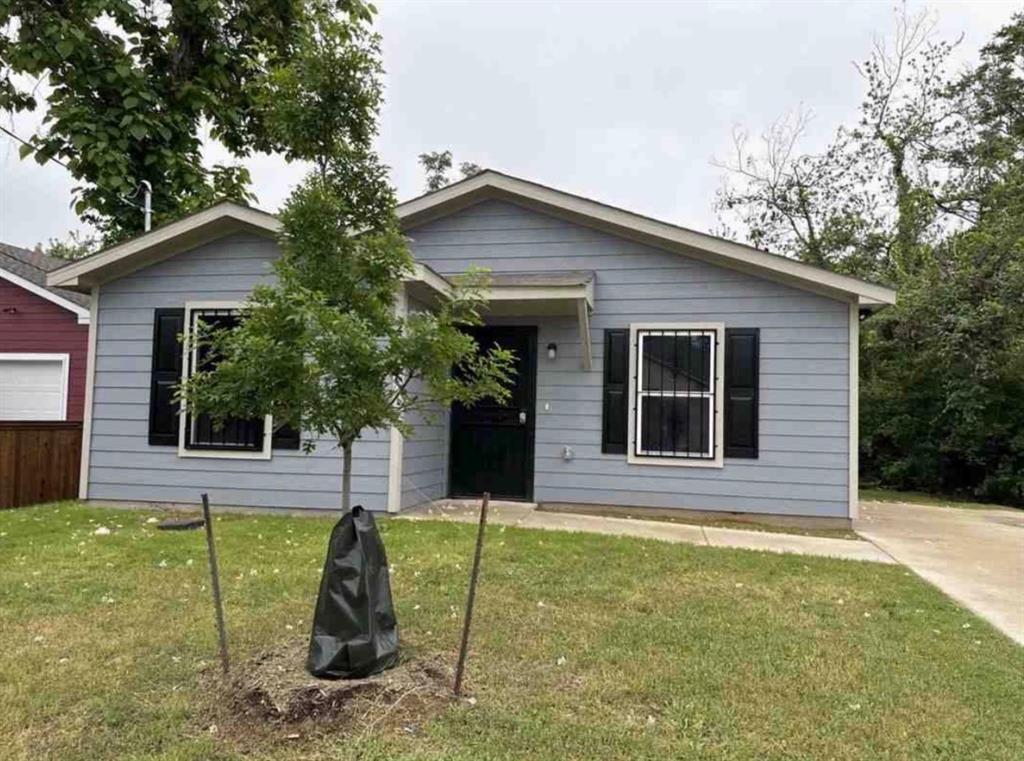 2614 Hooper Street Dallas, TX 75215 - Photo 3 of 13 a view of a house with backyard and a tree
