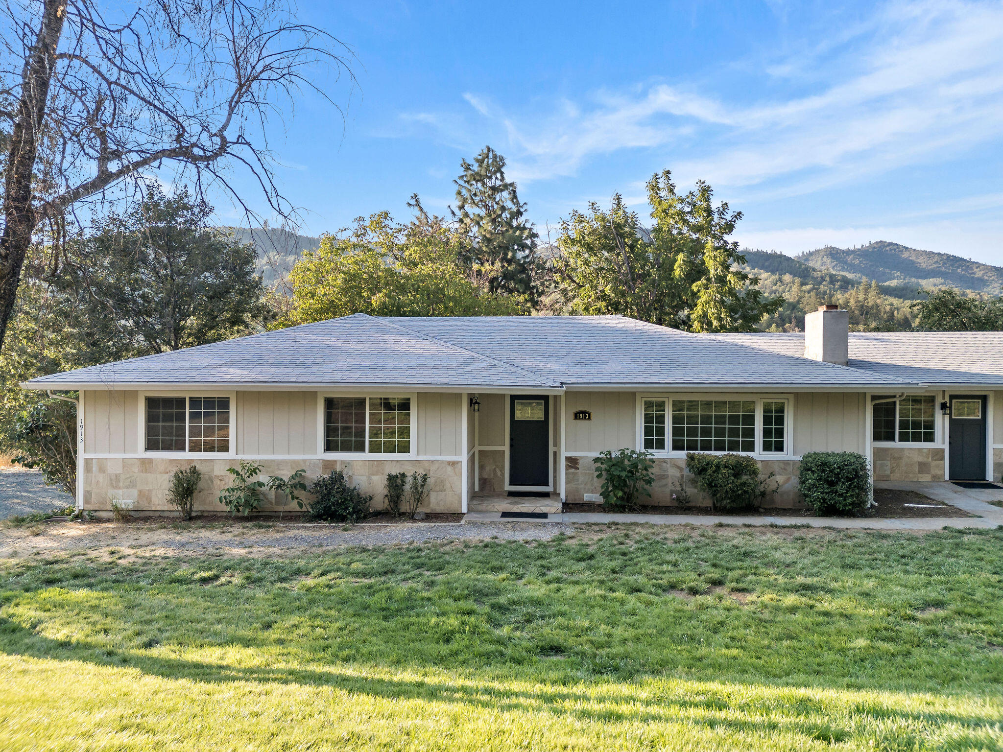 1913 Wards Creek Road Rogue River, OR 97537 - Photo 1 of 35 front of home