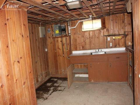 2134 Flushing Road Flint, MI 48504 - Photo 4 of 20 20113829-3.JPG