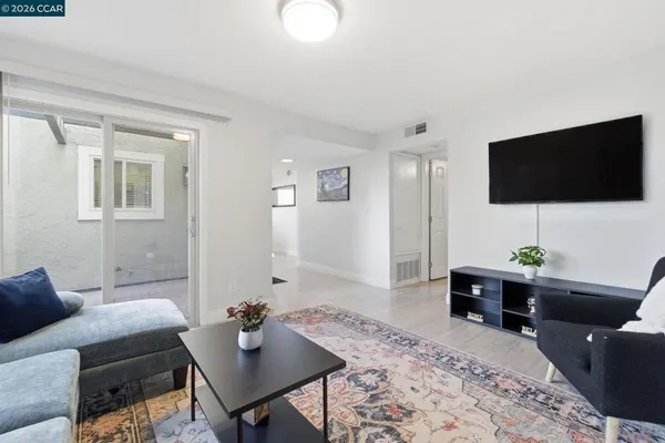 $2,800 | 102 Luna Grande Circle, Sacramento, CA 95834