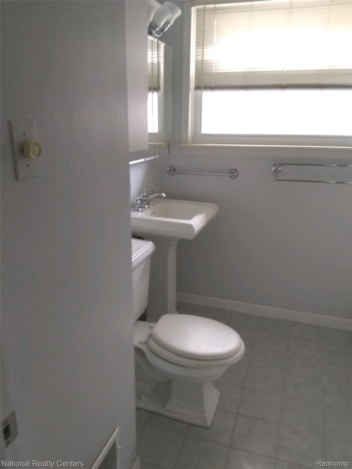 29700 Curtis Road Livonia, MI 48152 - Photo 9 of 18 Curtis bath up.jpg