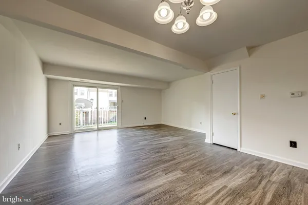 $290,000 | 14369 Saguaro Place, Centreville, VA 20121