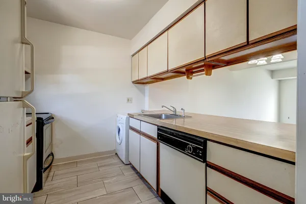 $290,000 | 14369 Saguaro Place, Centreville, VA 20121