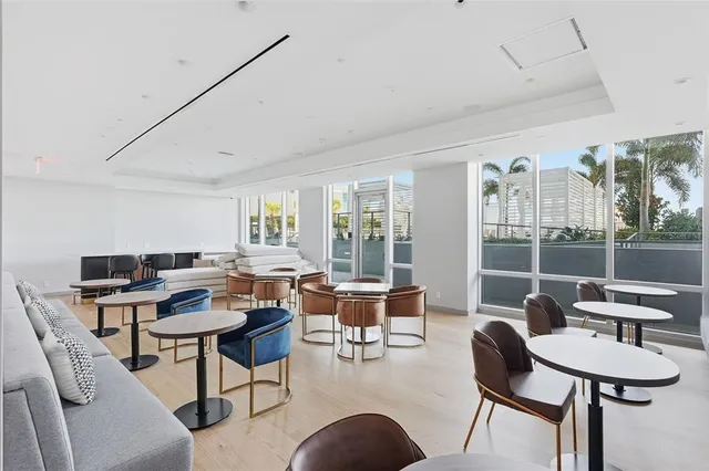 $9,500 | 400 Central Avenue, Unit 1803, St. Petersburg, FL 33701