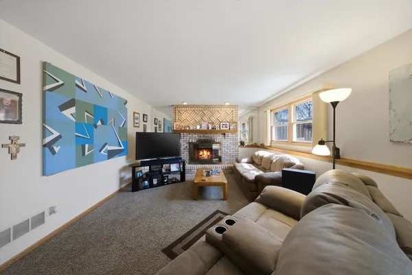 $349,500 | 1549 Wayne Drive, Crete, IL 60417
