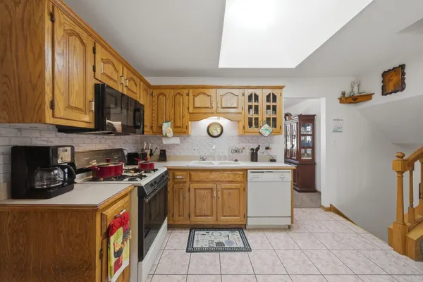 $349,500 | 1549 Wayne Drive, Crete, IL 60417