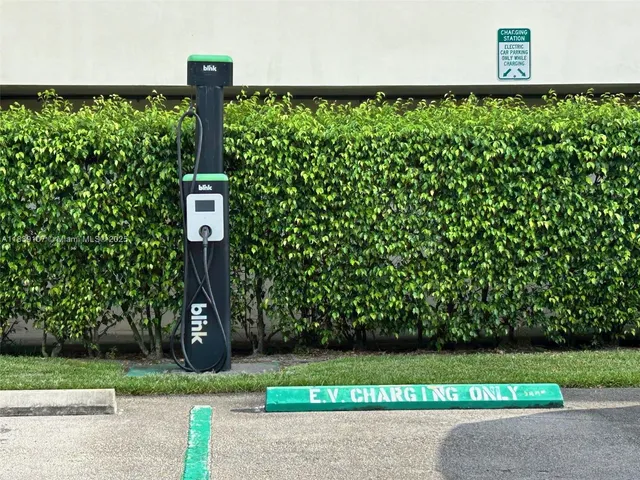 $150,000 | 371 South Hollybrook Drive, Unit 308, Pembroke Pines, FL 33025