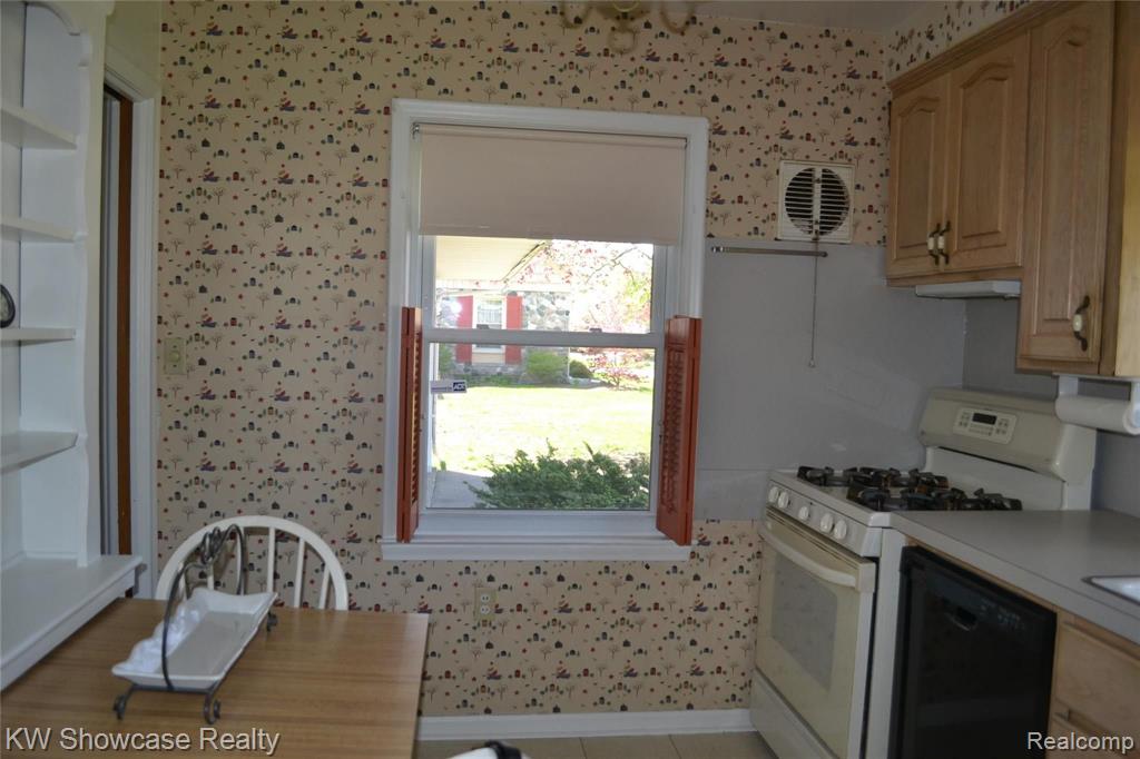 1528 East Maple Road Birmingham, MI 48009 - Photo 7 of 22