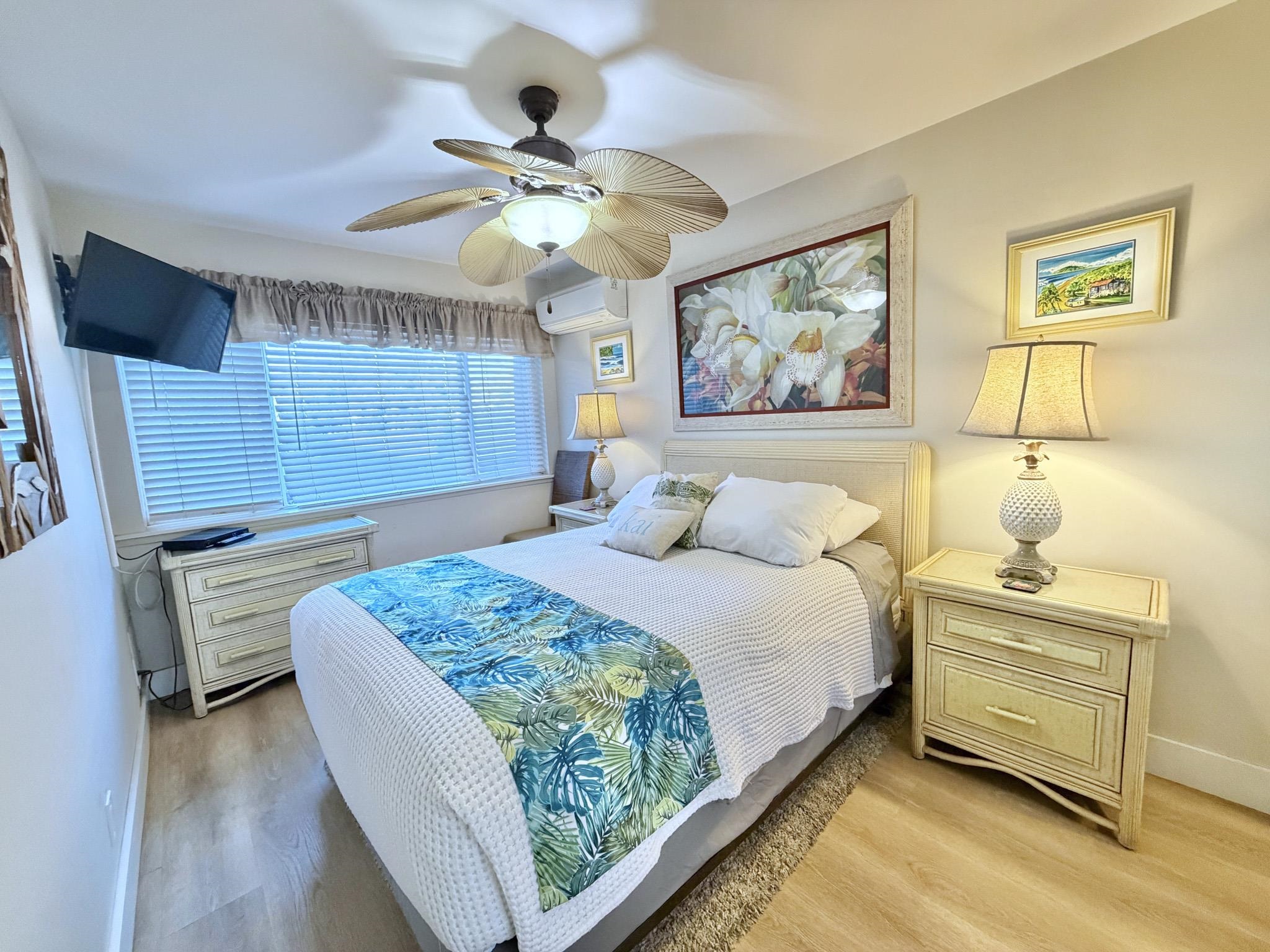 61 North Kihei Road, Unit 18 Kihei, HI 96753 - Photo 9 of 23 a bedroom with a bed and a chandelier
