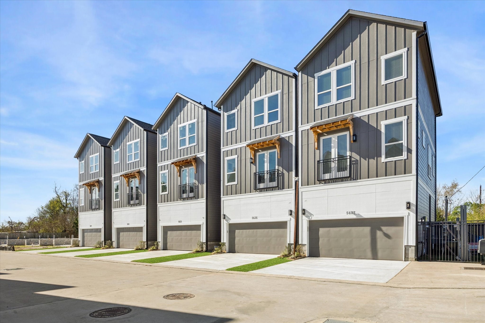 5627 Azores Houston, TX 77091 - Photo 8 of 38