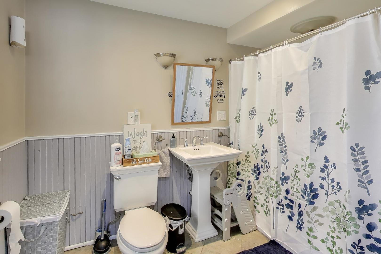 29 Iowa Avenue Addison, IL 60101 - Photo 8 of 22 a bathroom with a sink toilet and shower