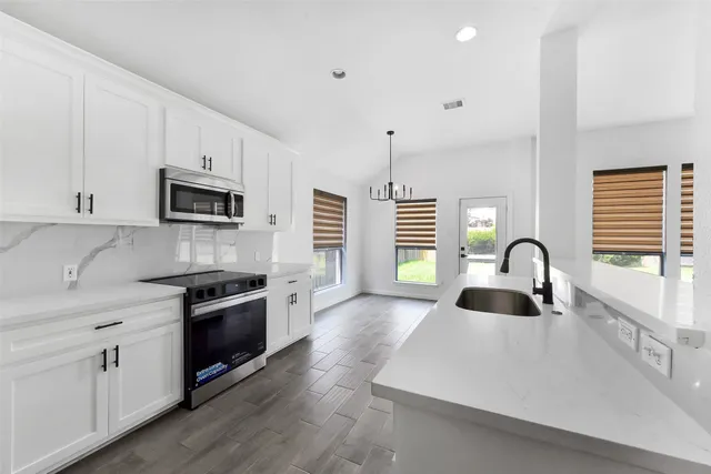 $2,600 | 13021 Castlewind Lane, Pearland, TX 77584