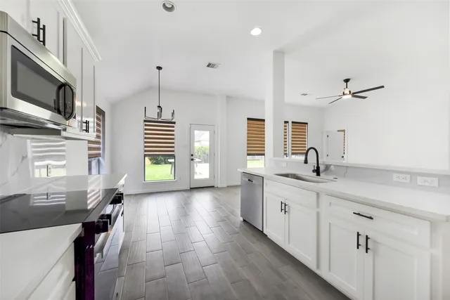 $2,600 | 13021 Castlewind Lane, Pearland, TX 77584