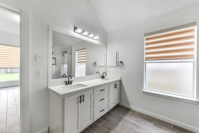 $2,600 | 13021 Castlewind Lane, Pearland, TX 77584