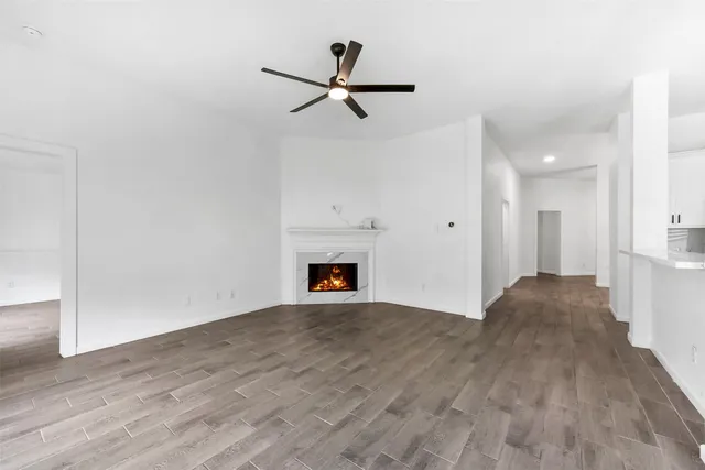 $2,600 | 13021 Castlewind Lane, Pearland, TX 77584