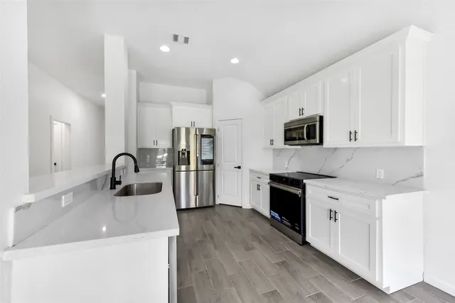 $2,600 | 13021 Castlewind Lane, Pearland, TX 77584