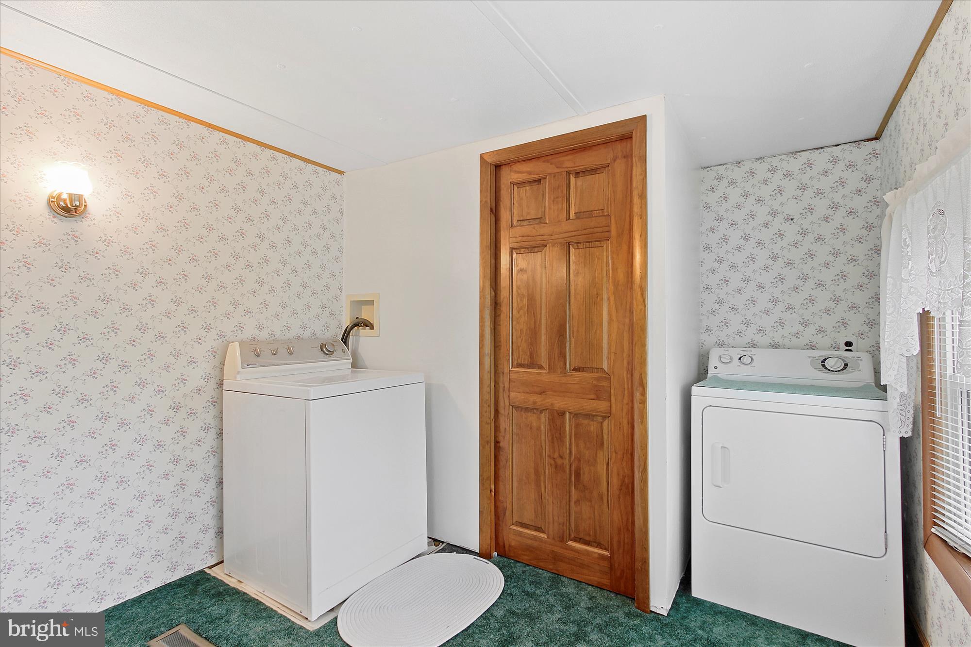 190 Guernsey Road Biglerville, PA 17307 - Photo 19 of 28 Spacious laundry room.