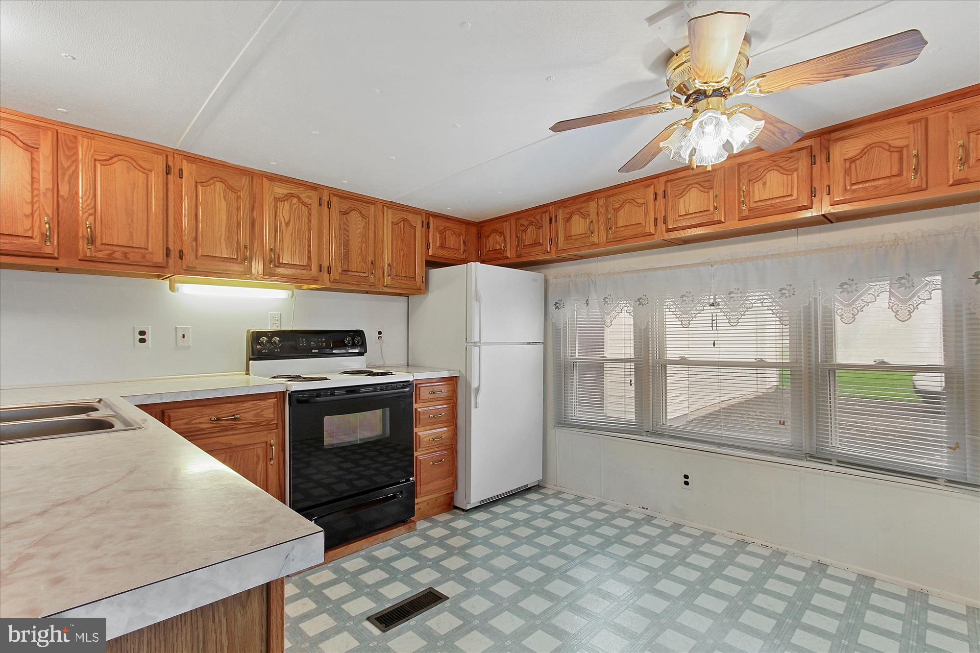 190 Guernsey Road Biglerville, PA 17307 - Photo 6 of 28 Very Sunny Kitchen