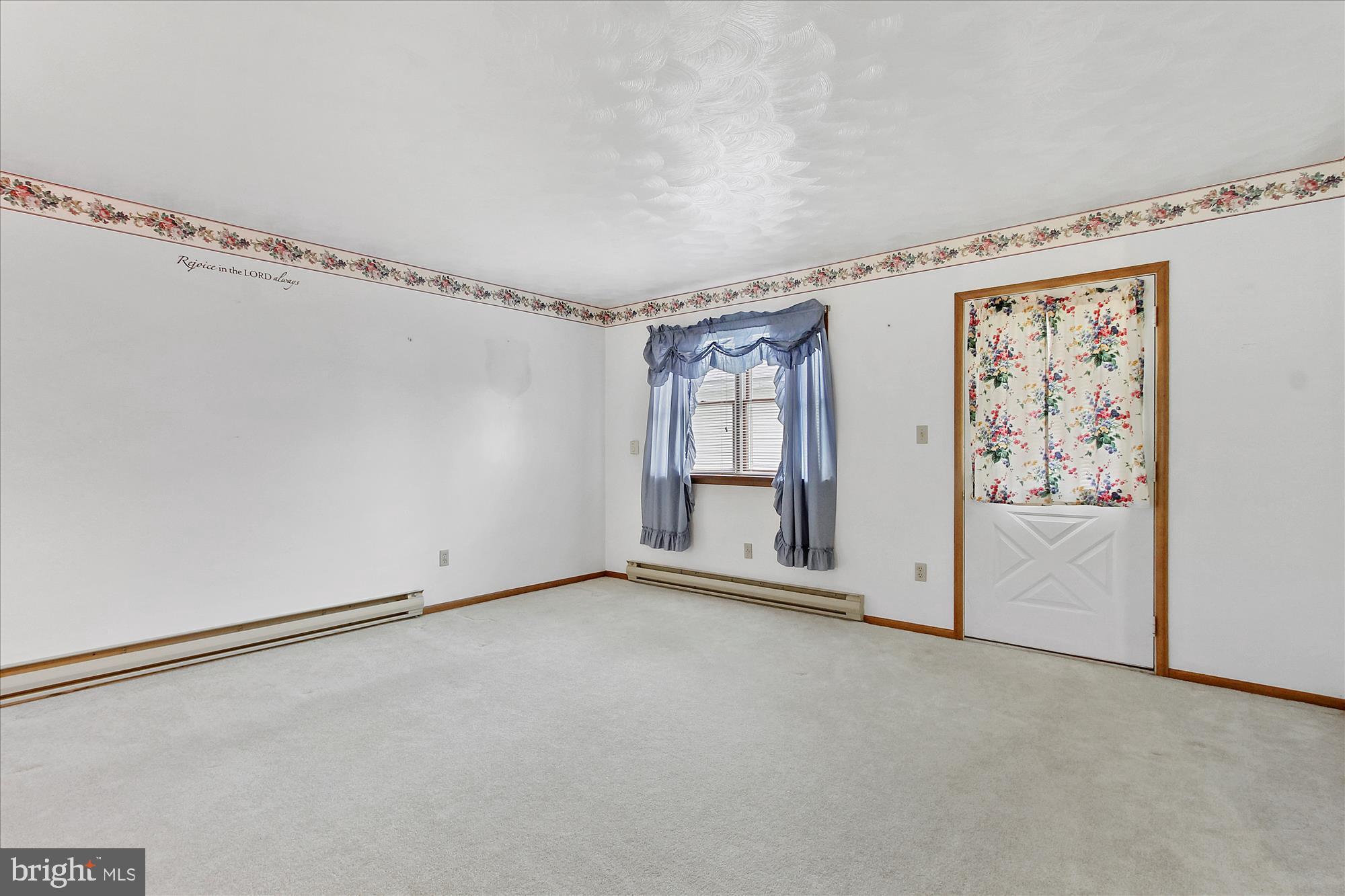 190 Guernsey Road Biglerville, PA 17307 - Photo 8 of 28 Living Room