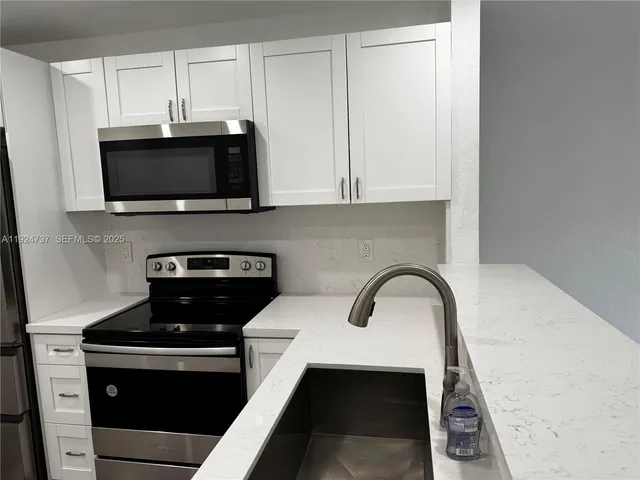 $725,000 | 2030 Taylor Street, Hollywood, FL 33020