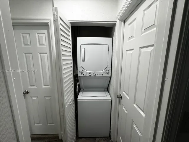 $725,000 | 2030 Taylor Street, Hollywood, FL 33020