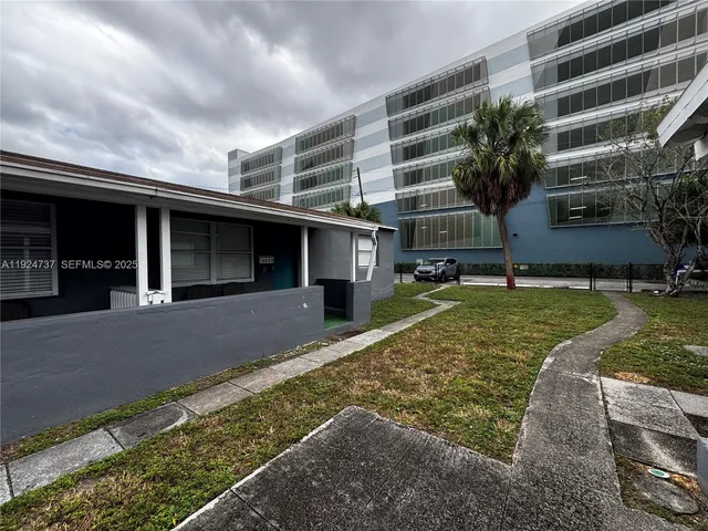$725,000 | 2030 Taylor Street, Hollywood, FL 33020