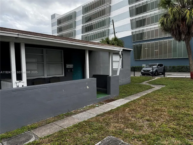 $725,000 | 2030 Taylor Street, Hollywood, FL 33020