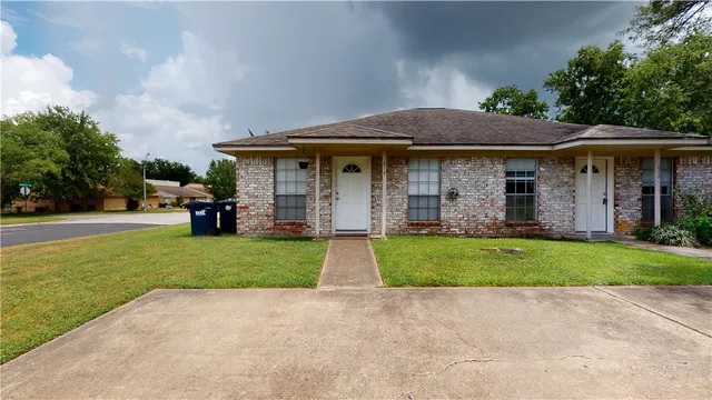 $1,100 | 814 Concho Place, College Station, TX 77840
