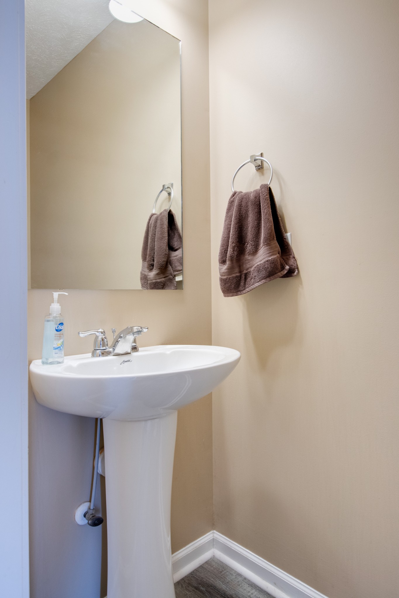 977 Woodall Road Lebanon, TN 37090 - Photo 18 of 32 a bathroom with a sink and a mirror