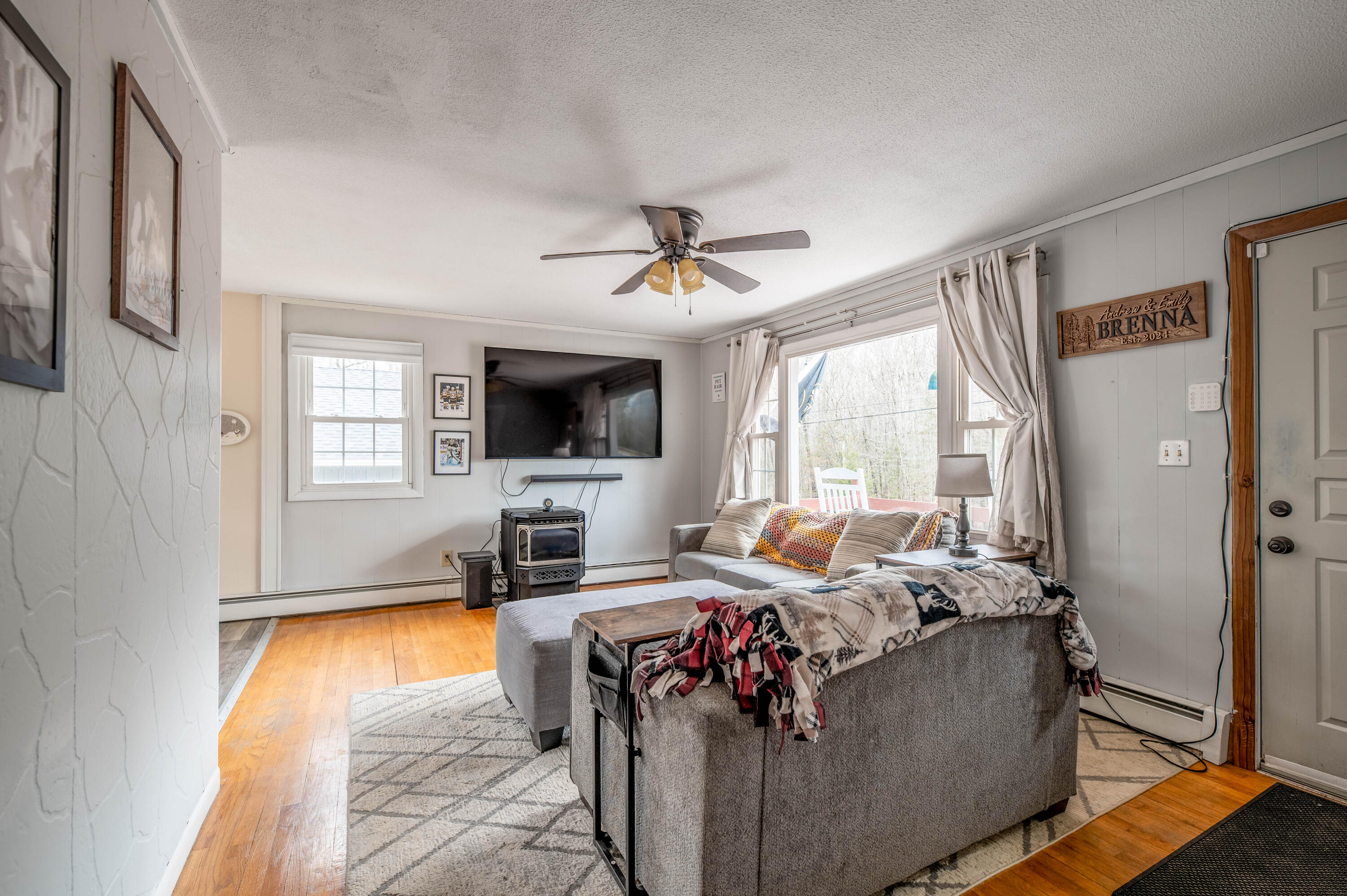 724 Millvale Road Bucksport, ME 04416 - Photo 5 of 46 Living Room