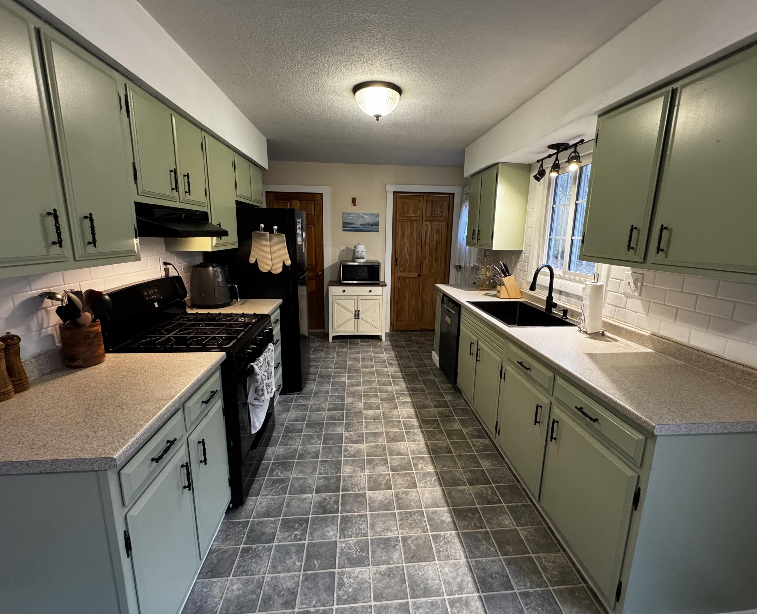 724 Millvale Road Bucksport, ME 04416 - Photo 9 of 46 Kitchen