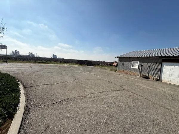 $2,400 | 7595 South Peach Avenue, Fowler, CA 93625