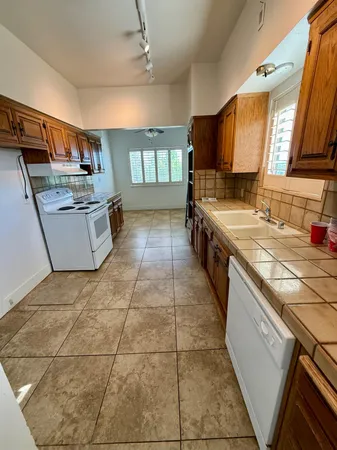 $2,400 | 7595 South Peach Avenue, Fowler, CA 93625