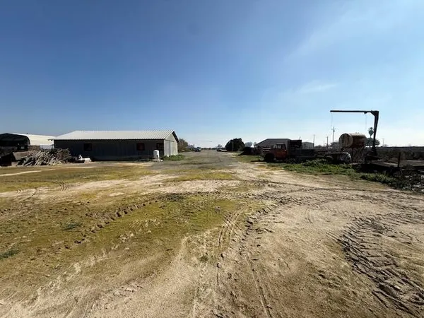 $2,400 | 7595 South Peach Avenue, Fowler, CA 93625