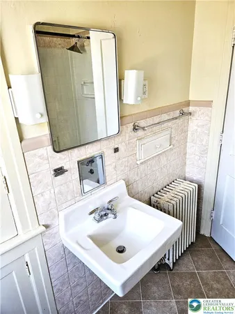 $2,250 | 221 East Prospect Street, Nazareth, PA 18064