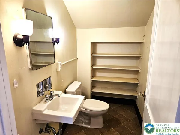 $2,250 | 221 East Prospect Street, Nazareth, PA 18064