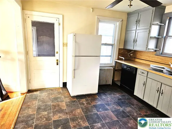 $2,250 | 221 East Prospect Street, Nazareth, PA 18064