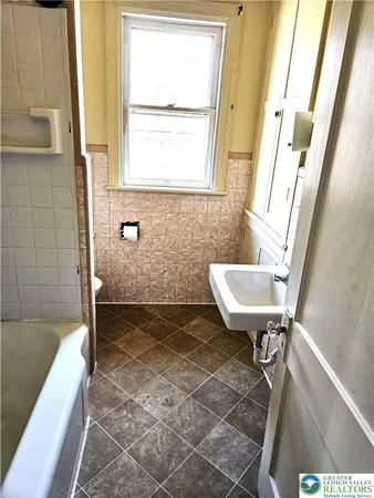 $2,250 | 221 East Prospect Street, Nazareth, PA 18064
