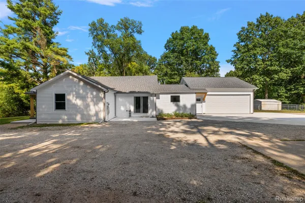 $499,999 | 5771 Gratiot Avenue, St. Clair, MI 48079
