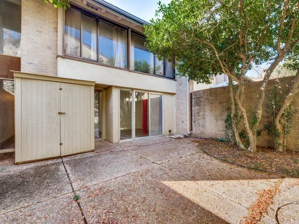 a view of a house with a large tree