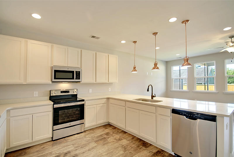 7752 Montview Road North Charleston, SC 29418 - Photo 7 of 50 IMG_1651_IMG_1657-copy