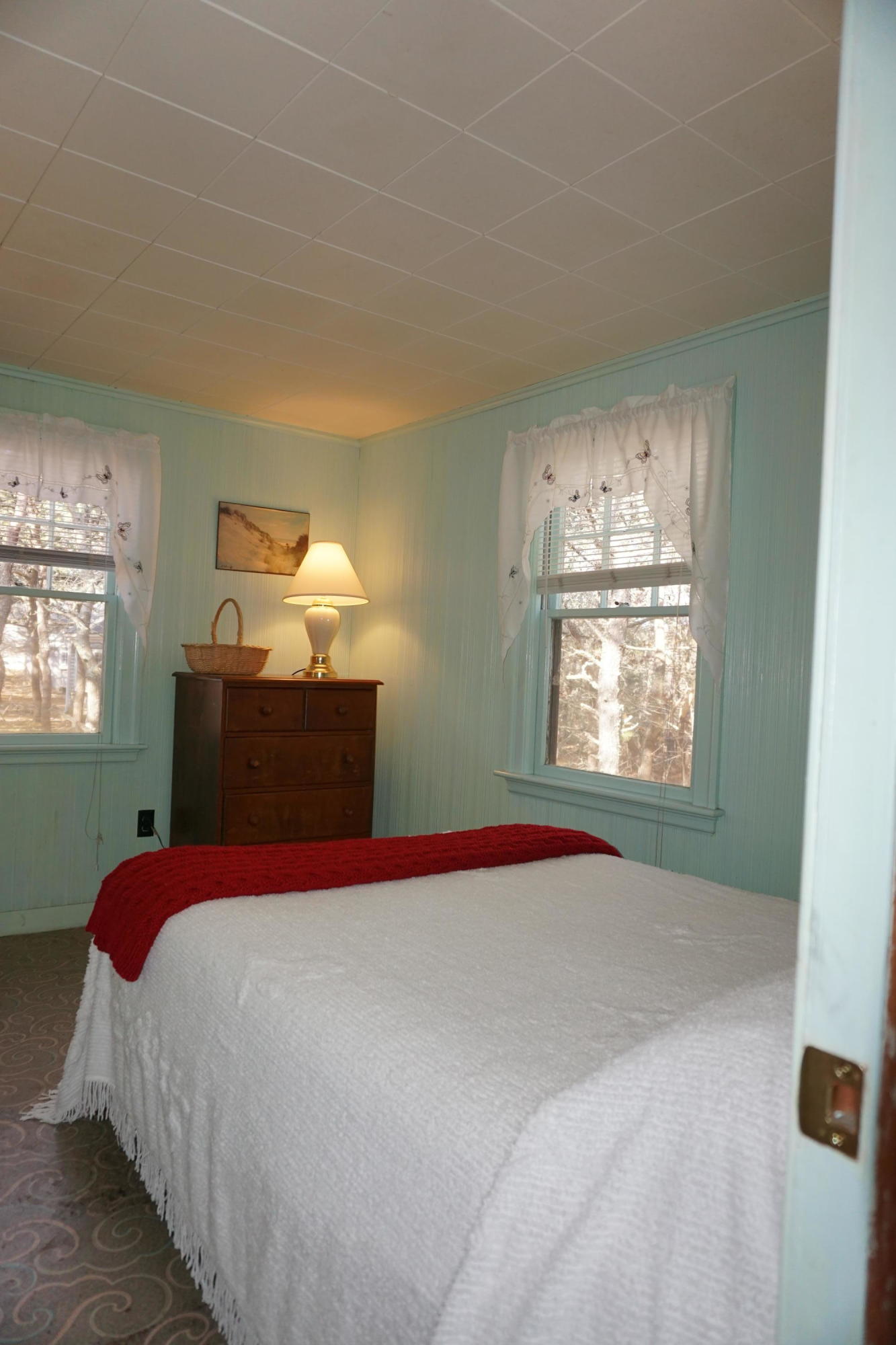 124 Castle Road, Unit 4 Truro, MA 02666 - Photo 6 of 20 a bedroom with a bed and window